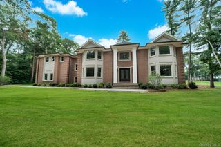 730 Remsens Lane, Muttontown, NY 11771