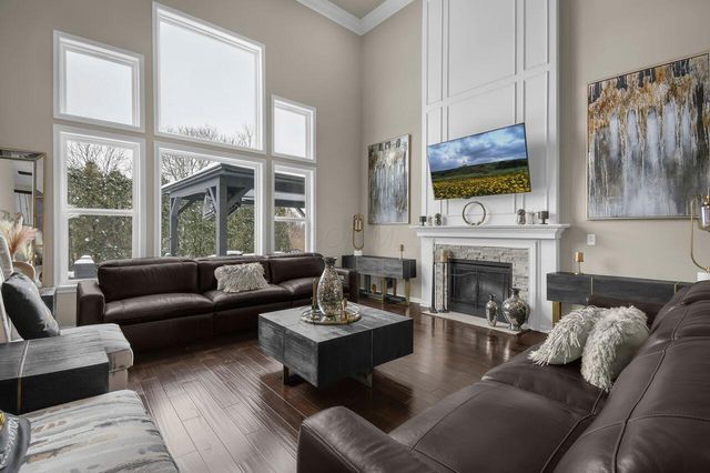 8427 Chesapeake Way NW, Pickerington, OH 43147