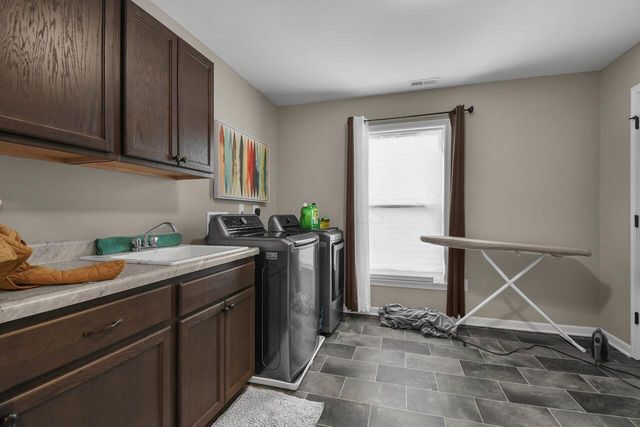 8427 Chesapeake Way NW, Pickerington, OH 43147