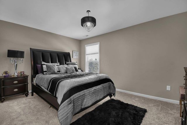 8427 Chesapeake Way NW, Pickerington, OH 43147