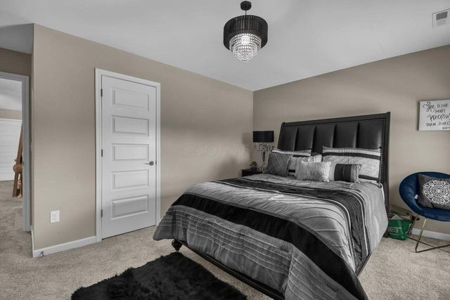 8427 Chesapeake Way NW, Pickerington, OH 43147