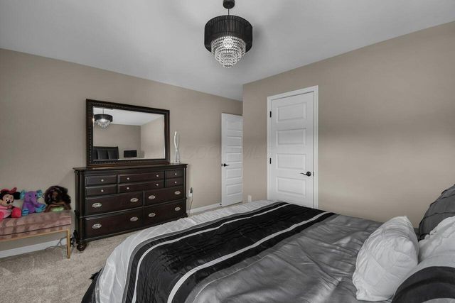 8427 Chesapeake Way NW, Pickerington, OH 43147