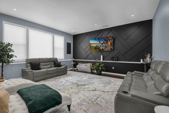 8427 Chesapeake Way NW, Pickerington, OH 43147