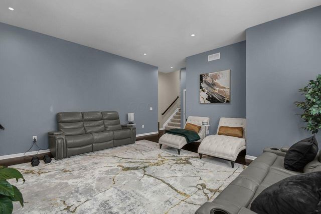 8427 Chesapeake Way NW, Pickerington, OH 43147