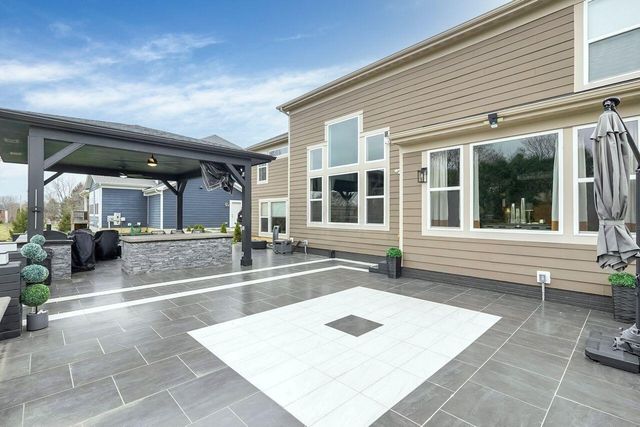 8427 Chesapeake Way NW, Pickerington, OH 43147