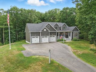 39 Parkside Drive, Pelham, NH 03076