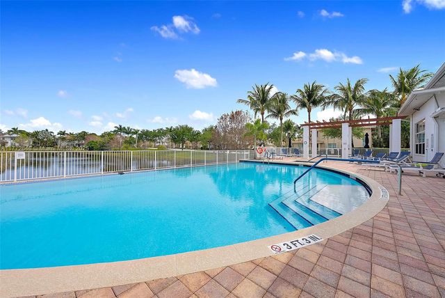 5264 Cambridge Ct, Palm Beach Gardens, FL 33418