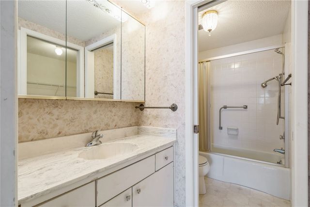 150 Thompson Dr 306, Cedar Rapids, IA 52403