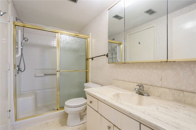 150 Thompson Dr 306, Cedar Rapids, IA 52403