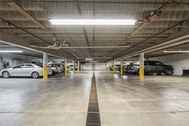 150 Thompson Dr 306, Cedar Rapids, IA 52403