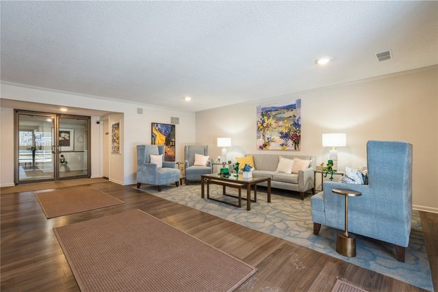 150 Thompson Dr 306, Cedar Rapids, IA 52403