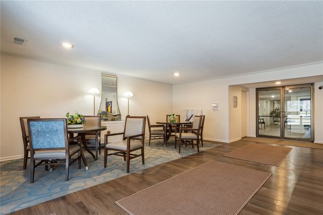 150 Thompson Dr 306, Cedar Rapids, IA 52403