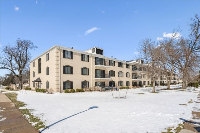 150 Thompson Dr 306, Cedar Rapids, IA 52403