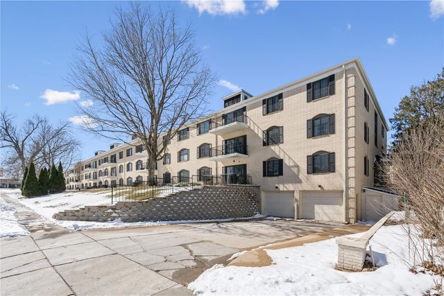 150 Thompson Dr 306, Cedar Rapids, IA 52403