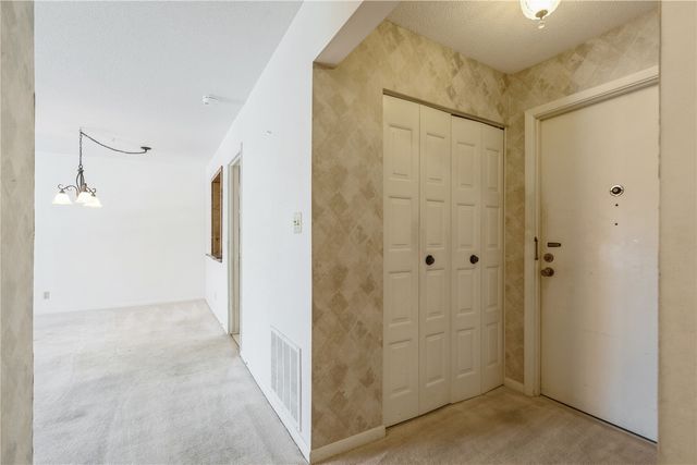 150 Thompson Dr 306, Cedar Rapids, IA 52403