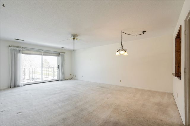 150 Thompson Dr 306, Cedar Rapids, IA 52403