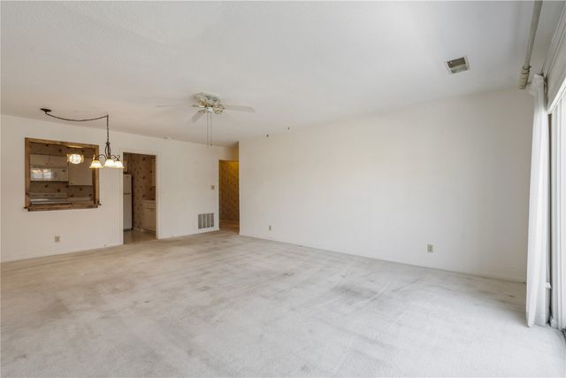 150 Thompson Dr 306, Cedar Rapids, IA 52403