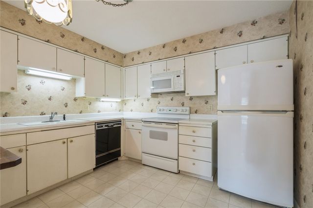 150 Thompson Dr 306, Cedar Rapids, IA 52403