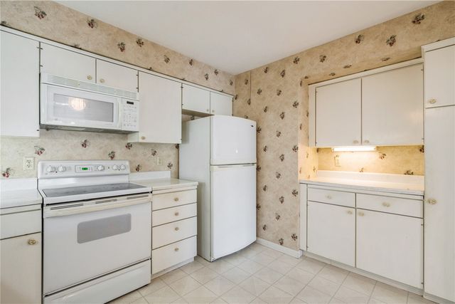 150 Thompson Dr 306, Cedar Rapids, IA 52403