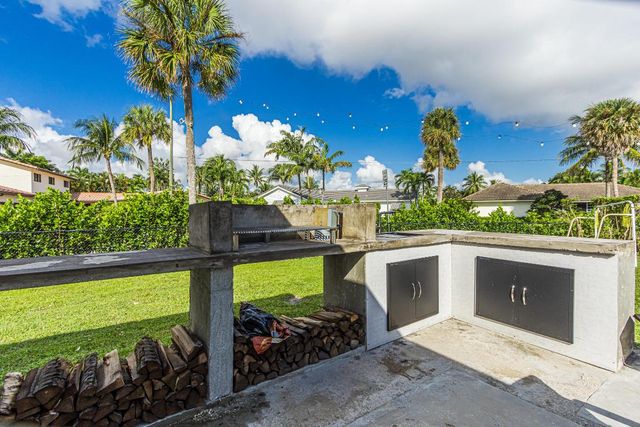 1049 W Palmetto Park Road S, Boca Raton, FL 33486