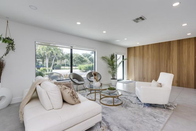 1049 W Palmetto Park Road S, Boca Raton, FL 33486