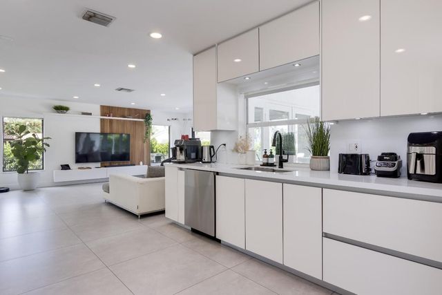 1049 W Palmetto Park Road S, Boca Raton, FL 33486