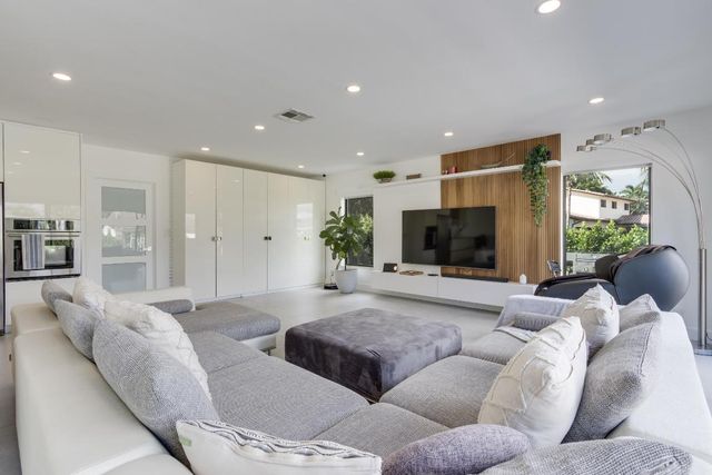 1049 W Palmetto Park Road S, Boca Raton, FL 33486