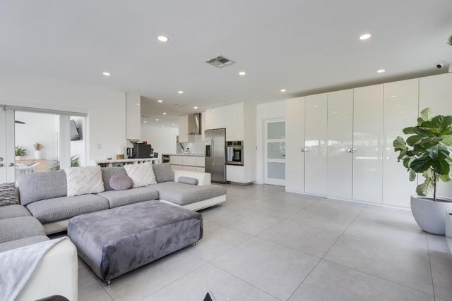 1049 W Palmetto Park Road S, Boca Raton, FL 33486