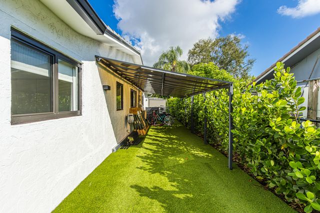 1049 W Palmetto Park Road S, Boca Raton, FL 33486