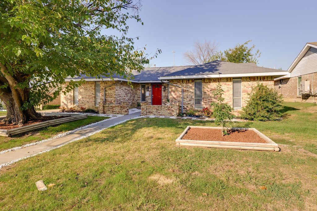 1205 Denmark Street, Grand Prairie, TX 75050 — photo 4