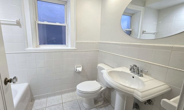 8910 Skokie Boulevard 2N, Skokie, IL 60077