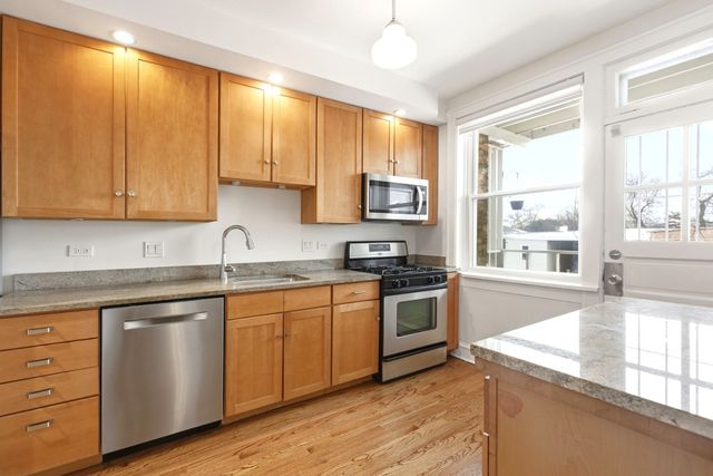 8910 Skokie Boulevard 2N, Skokie, IL 60077