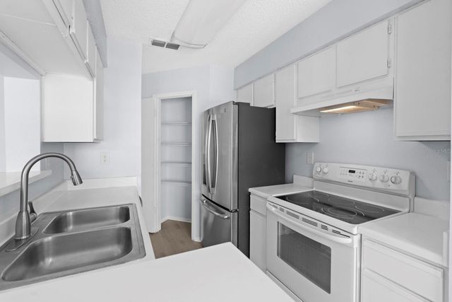 8609 MALLARD RESERVE DRIVE 203, Tampa, FL 33614