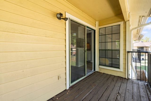 8609 MALLARD RESERVE DRIVE 203, Tampa, FL 33614