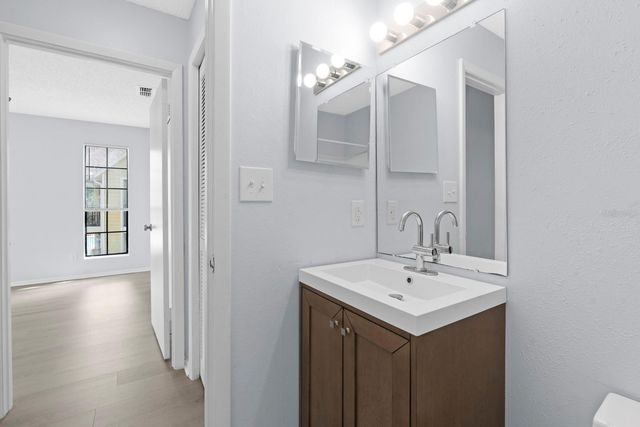 8609 MALLARD RESERVE DRIVE 203, Tampa, FL 33614