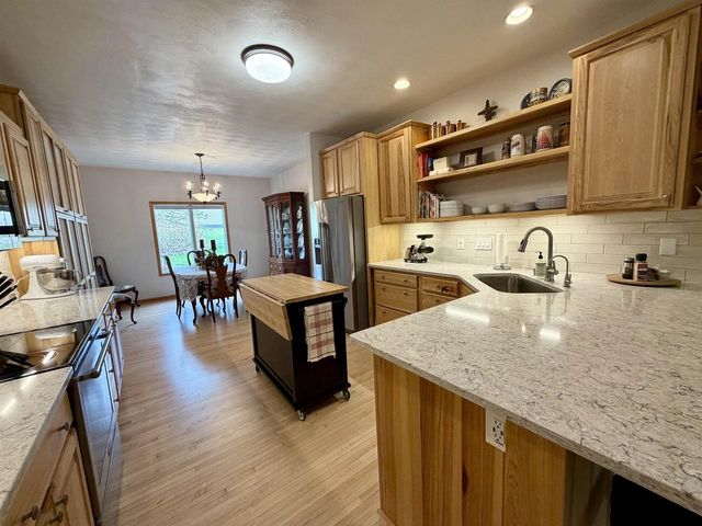 5609 N COUNTY ROAD F, Janesville, WI 53545