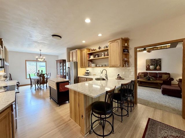 5609 N COUNTY ROAD F, Janesville, WI 53545