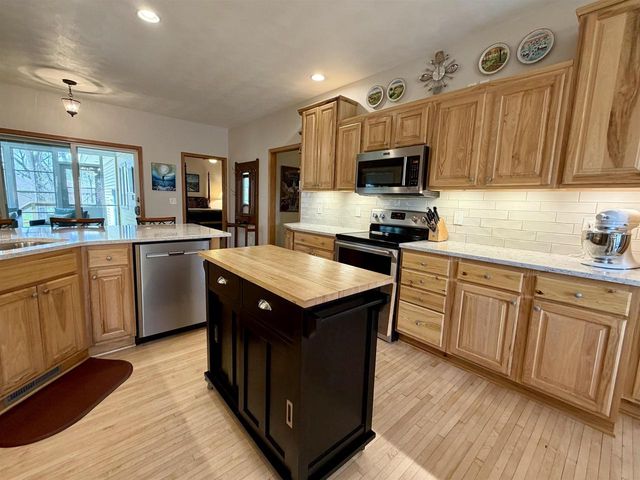 5609 N COUNTY ROAD F, Janesville, WI 53545