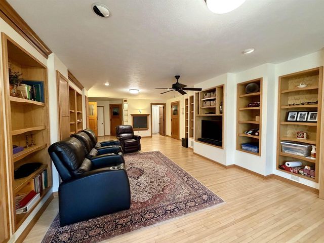 5609 N COUNTY ROAD F, Janesville, WI 53545