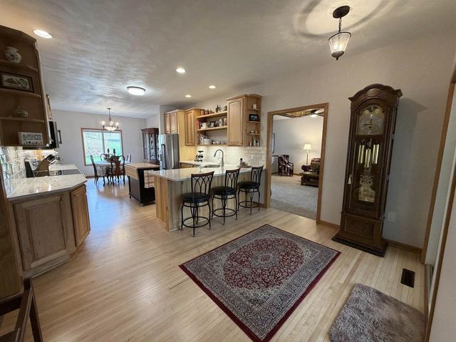 5609 N COUNTY ROAD F, Janesville, WI 53545