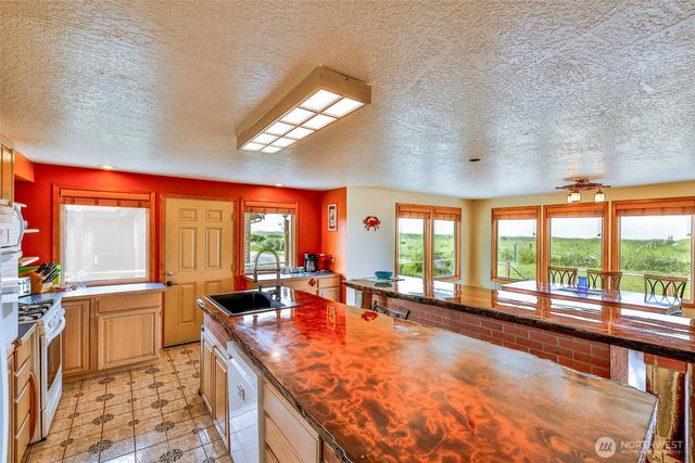 401 Wind Sand Lane W, Grayland, WA 98547