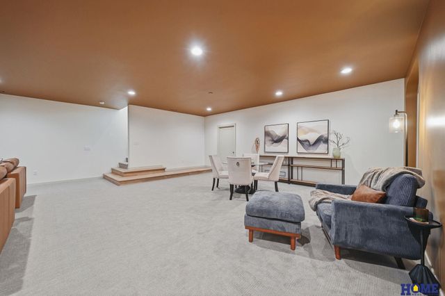 843 S 88th Street, Lincoln, NE 68520
