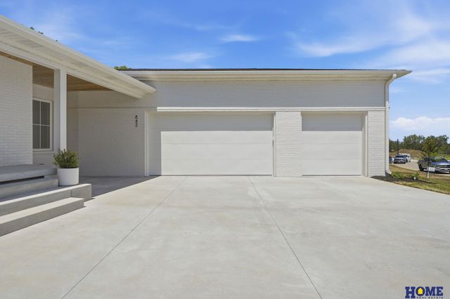 843 S 88th Street, Lincoln, NE 68520