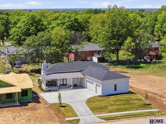 843 S 88th Street, Lincoln, NE 68520