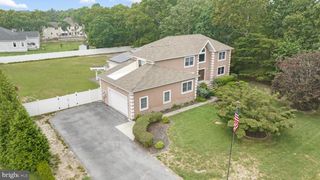 8 CLAYTON DR, Ocean View, NJ 08230
