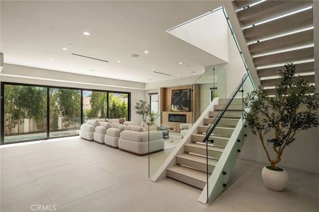 12408 Cumpston, Valley Village, CA 91607