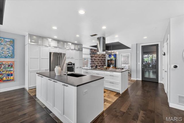 4545 Lindell Boulevard 3, St Louis, MO 63108