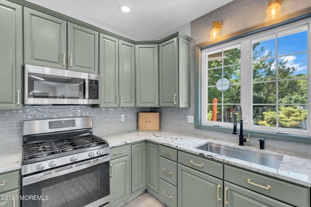 59 Brittany Drive, Bayville, NJ 08721
