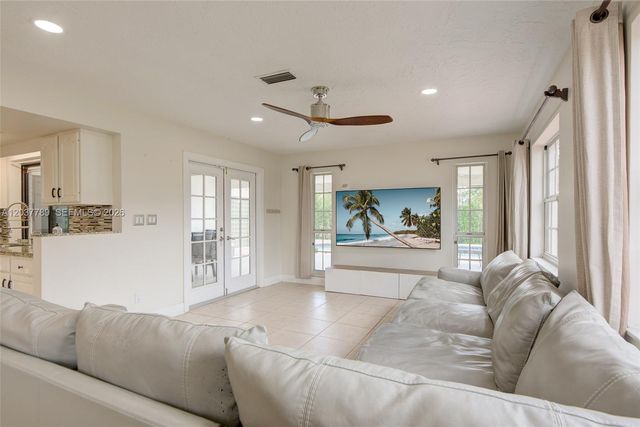 1300 NW 122 Ave, Plantation, FL 33323