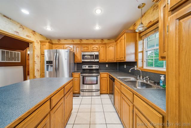 768 E Main Street, Adair, OK 74330